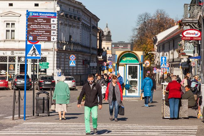 Nowy Sacz, ruch uliczny na rynku. EU, PL, Malopolska.
